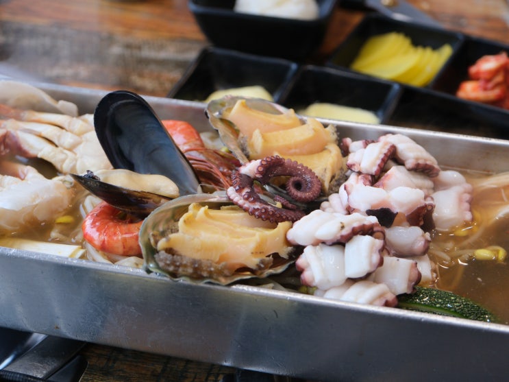  애월해안도로 맛집 - 문개항아리 애월 본점 푸짐한 해물과 즐거운 한상