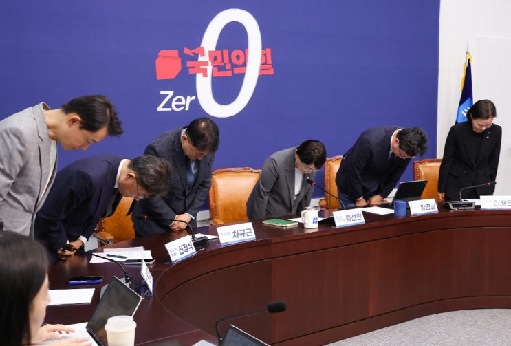 <b>조국당</b> 지도부 전원 <b>사퇴</b>! <b>조국</b>혁신당 성비위 사건 시간대별... 