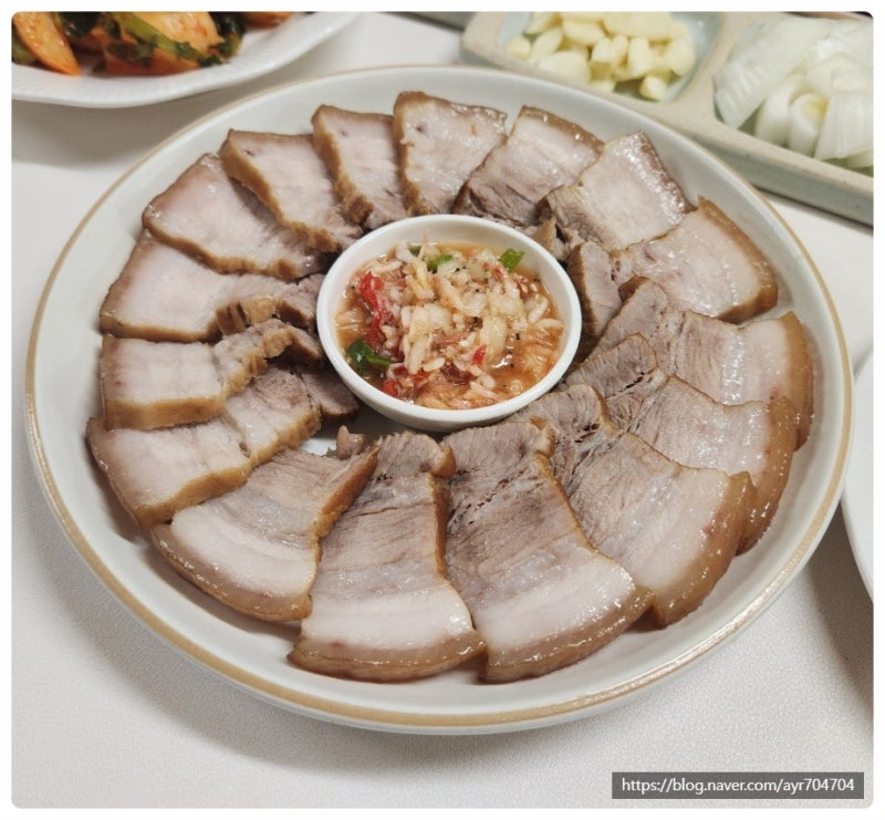 돼지고기 수육 삶는법 레시피 | 된장 통삼겹살 보쌈 삶는 시간 새우젓 양념
