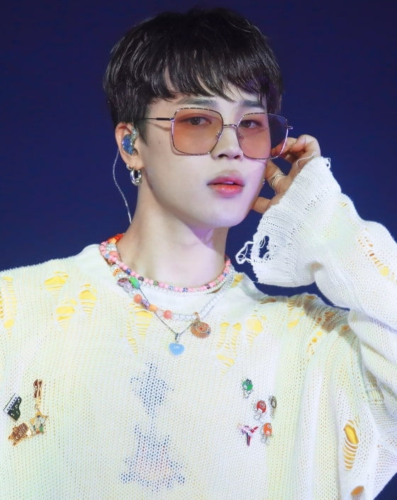 방탄소년단 <b>지민</b>의  '<b>Who</b>', <b>스포티파이</b> 최초  400회 1위의... 