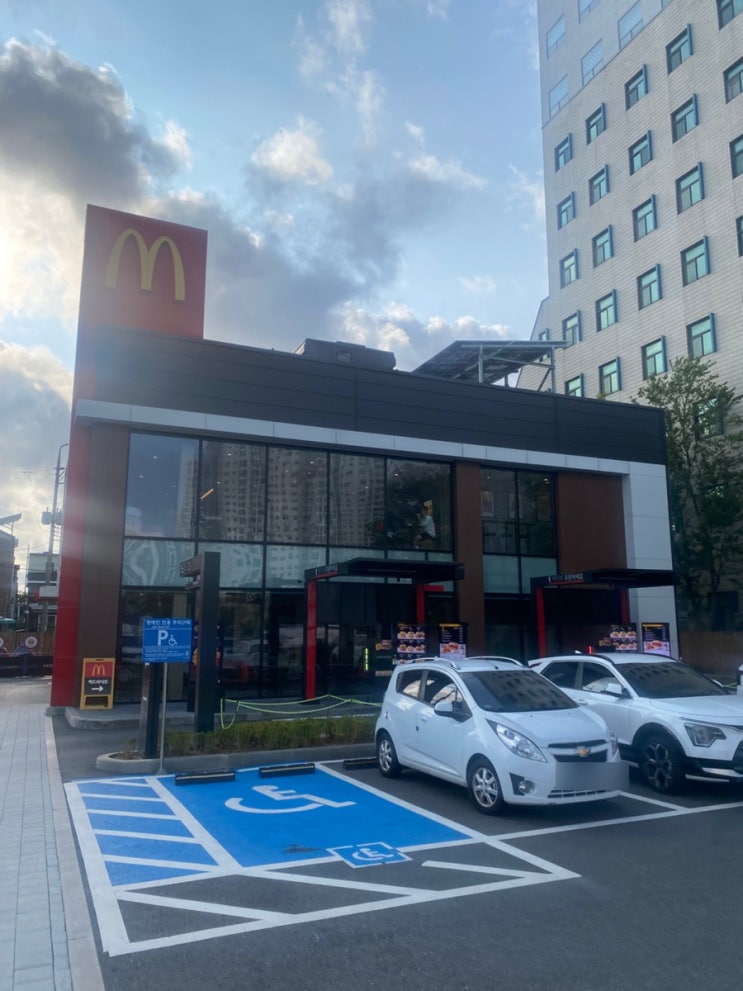  맥도날드 신메뉴 더블빅맥 맥날콜라보 우즈 김범수 더블빅맥송 100% 순쇠고기 4장 군산맥도날드 감자튀김 맥날쿠폰 맥날할인
