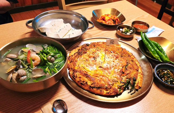  하동저수지 근처 푸짐한 경주현지인맛집 쫄깃한 매력 궁림바지락칼국수 경주본점