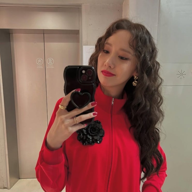  여자 긴머리 굵은 히피펌, 윤아 머리로 완성하는 레트로 무드