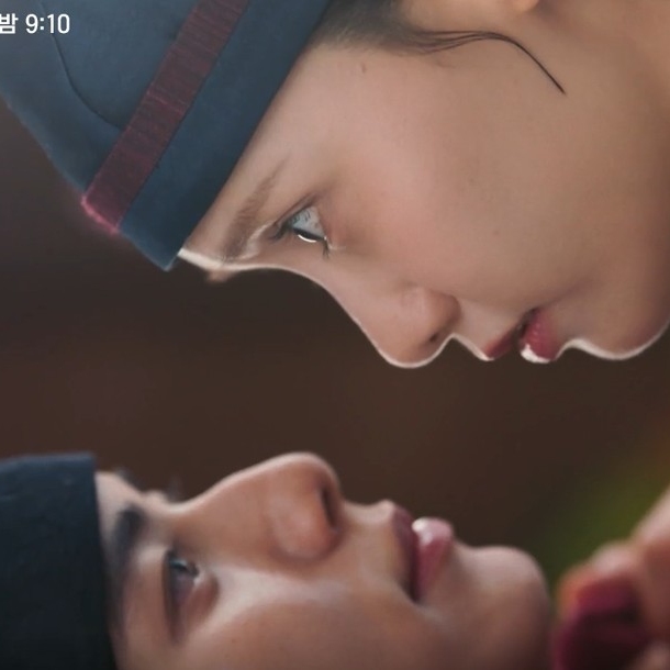 ‘<b>폭군의 셰프</b>’ 입맞춤... 케미 폭발! 본격 <b>로맨스</b> 시동?"
