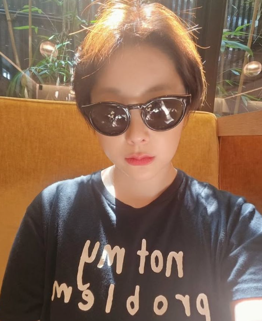  ‘이혼 고백 후’ 서인영, 선글라스+짧은 머리 변신 새 출발 예고