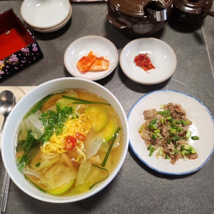  신사동 가로수길 혼밥맛집 점메추 신사동 보석수제비