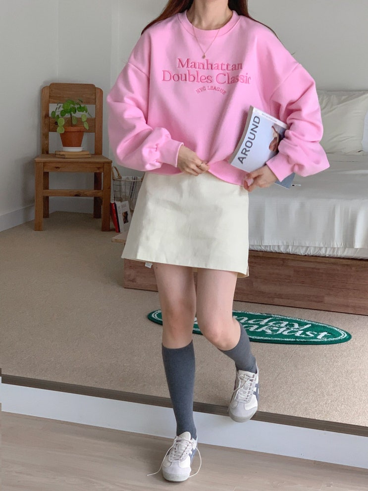  영문 자수 포인트! 루즈핏 맨투맨, 가을·봄 데일리룩 추천