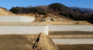  하남 전원주택 보강토 시공: 두정건설과 함께하는 안전하고 아름다운 옹벽 솔루션