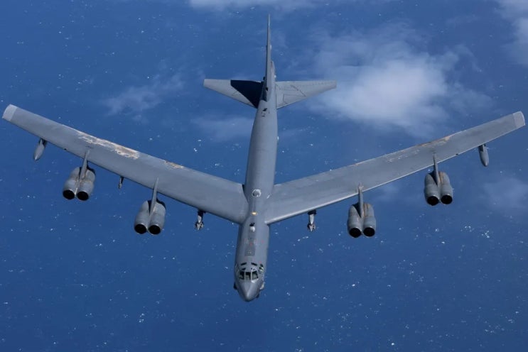 [본게임(55~56)] 융단폭격의 대명사, <b>B-52</b> 전략<b>폭격기</b>