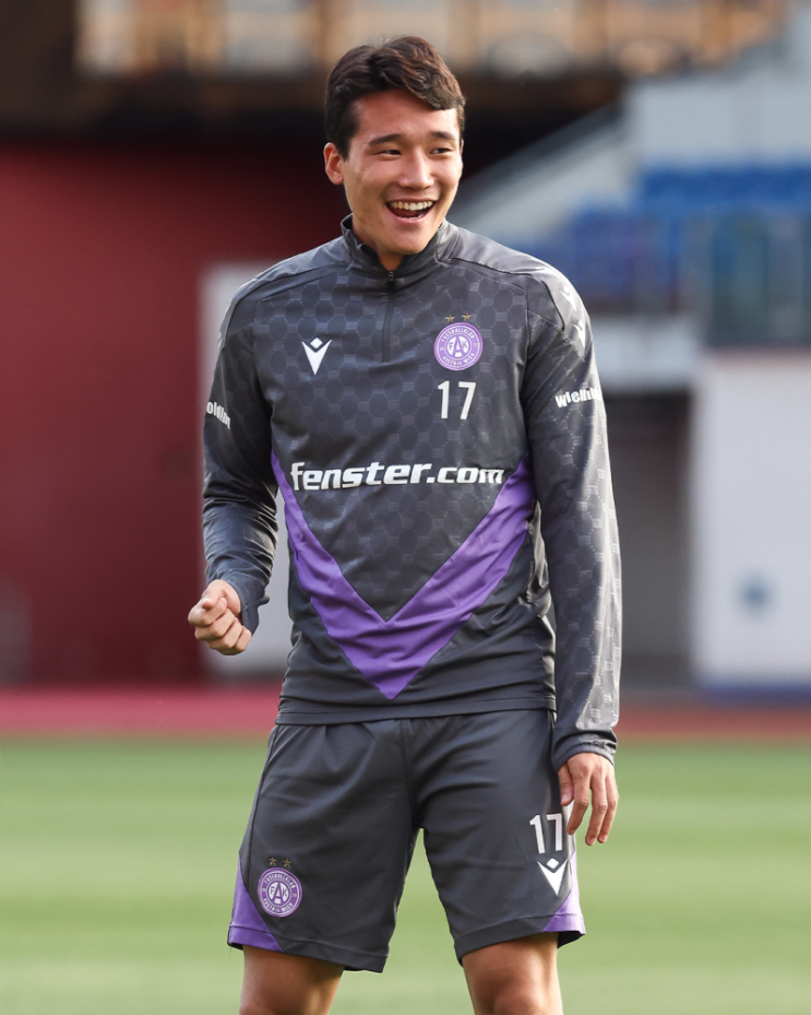 왼쪽 측면을 책임지는 <b>축구선수</b>, <b>이태석</b>