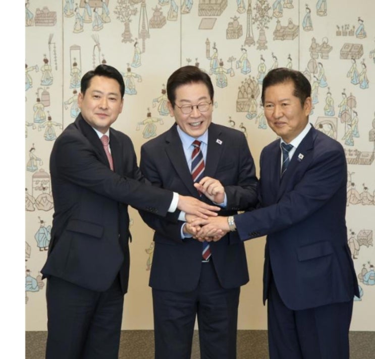 <b>여야</b> 대표, 이 대통령과 오찬서 '<b>민생경제협의체</b>' <b>구성</b> 합의