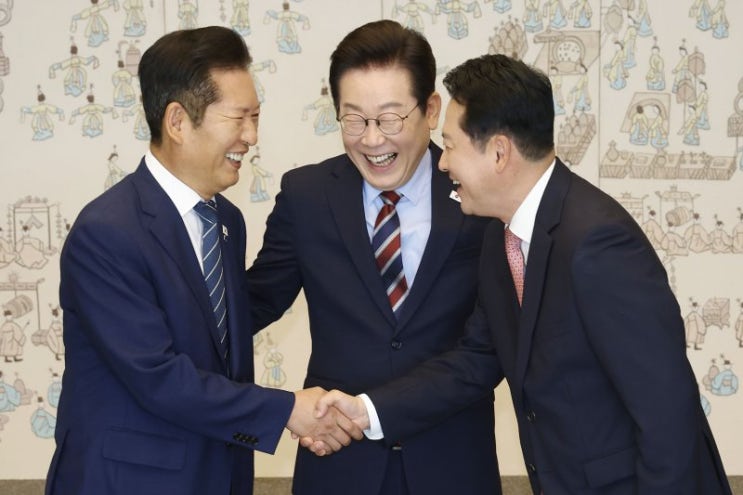 대표… / <b>트럼프</b> "韓 인력... 비서관 딸 학폭 무마' 의혹도 <b>수사</b> 검토