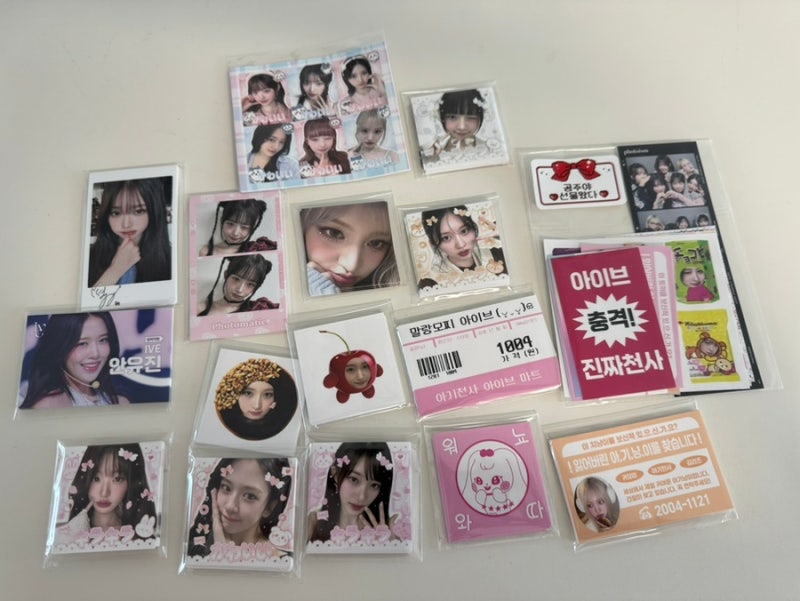 Recommended Gift for Elementary School Girls: IVE Die-Cut Random Box, IVE Photocards, Jang Wonyoung Photocards