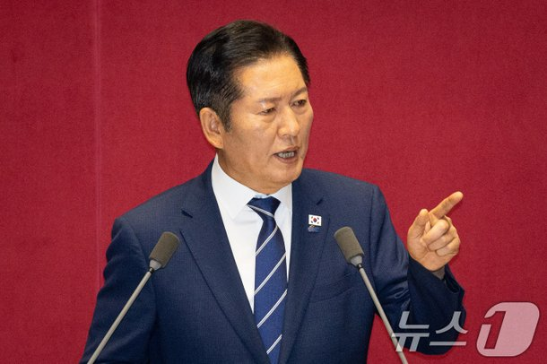 [속보] <b>정청래 대표 연설</b>, '내란' 발언에 여야 충돌!  국회... 