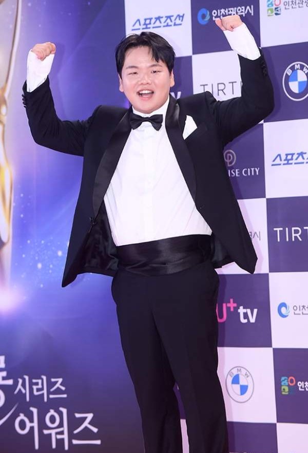 <b>전현무</b>, <b>곽튜브 결혼식 사회</b> 본다…'겹경사' 겹친 예비아빠... 