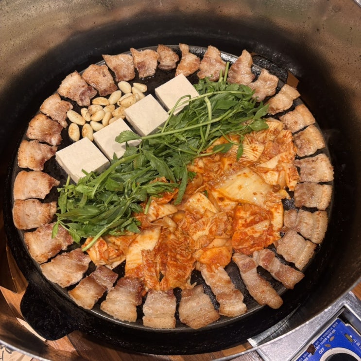  이태원 삼겹살 무쇠김치삼겹 한남점 평일 저녁 김치전골 후기 및 주차정보