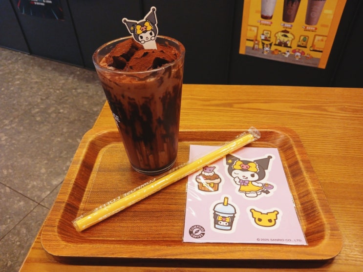  컴포즈커피 쿠로미 생초콜릿라떼 스티커