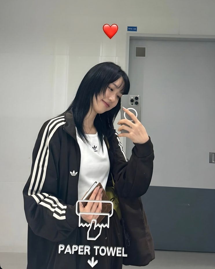  가을 데일리룩 찾는다면? 한지현 공항룩 추천과 트랙팬츠 코디
