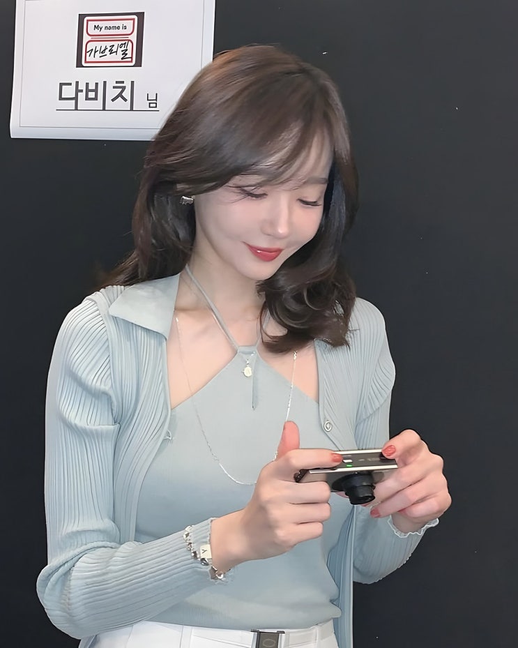  몇 년 동안 같은 머리? 강민경 중단발 레이어드컷 인기 이유