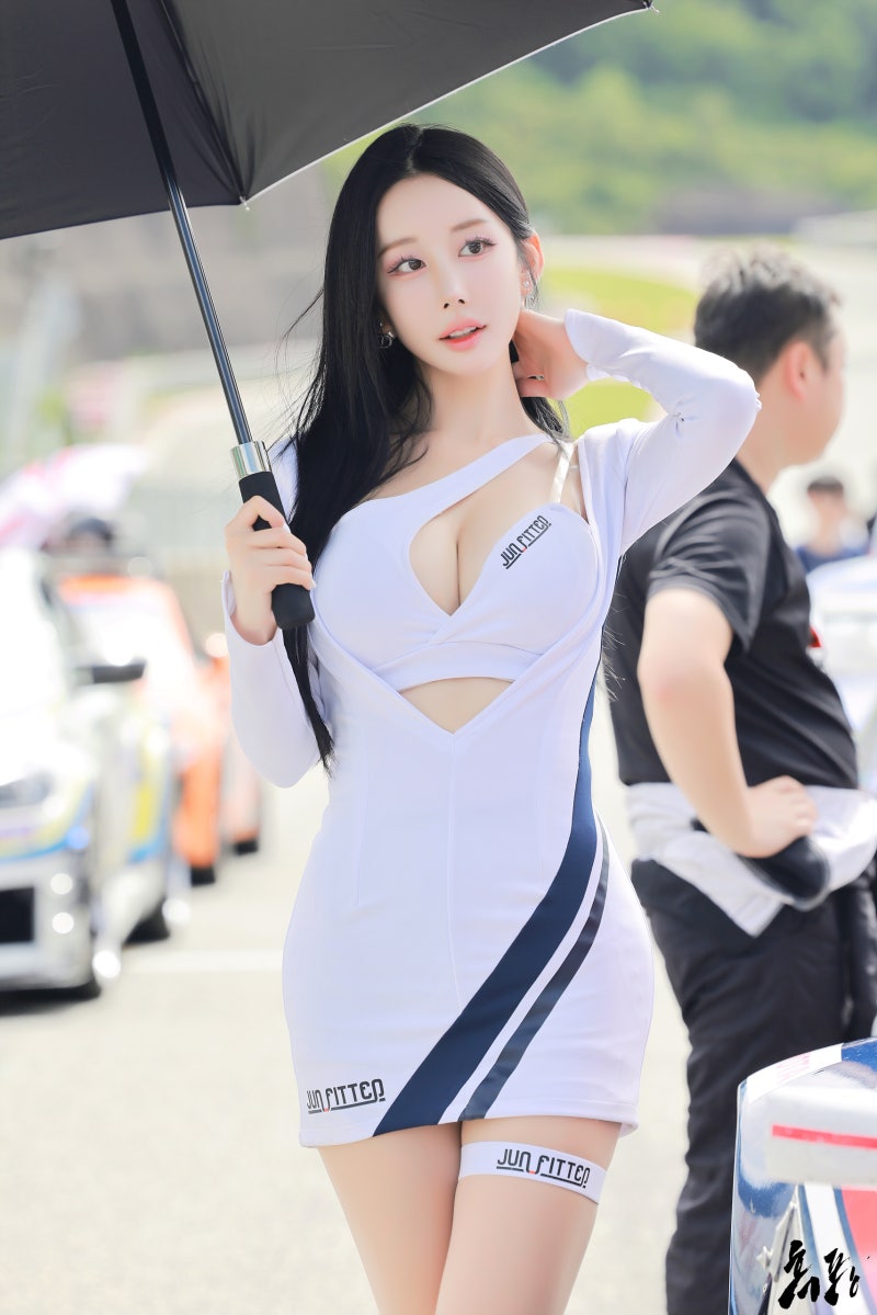 슈퍼레이스 6전 준피티드 레이싱모델 김미진