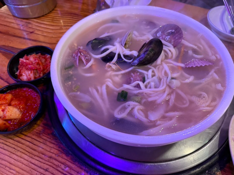 을왕리해수욕장근처 을왕동 친절한 맛집 1호 을왕리 동해회조개구이 내돈내산 해물칼국수 ....