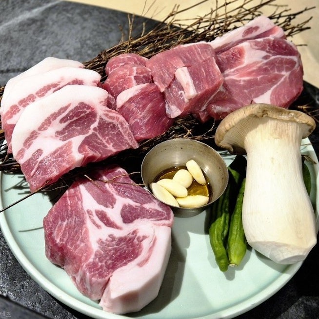  신사역고기집 직화장인 역시 돈마구로살 제일 맛있음