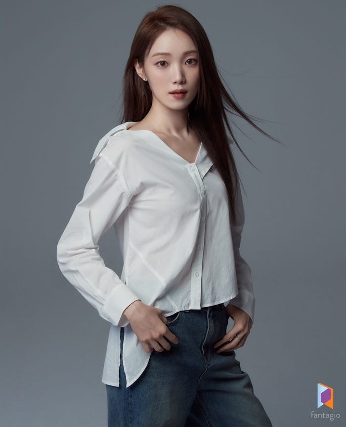 李聖經「10年來的第一份個人資料」…從清純到魅惑，宣告全新開始