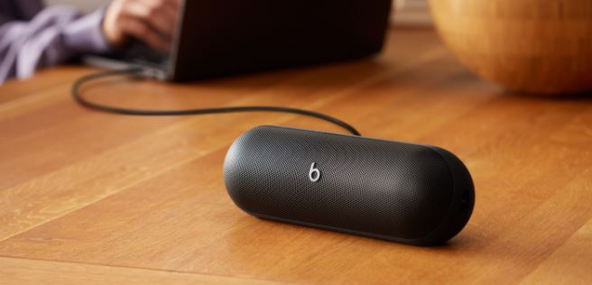  “블랙핑크 로제의 애착템, Apple Beats Pill Wireless 블루투스 스피커 – 24시간 배터리와 강력한 사운드”