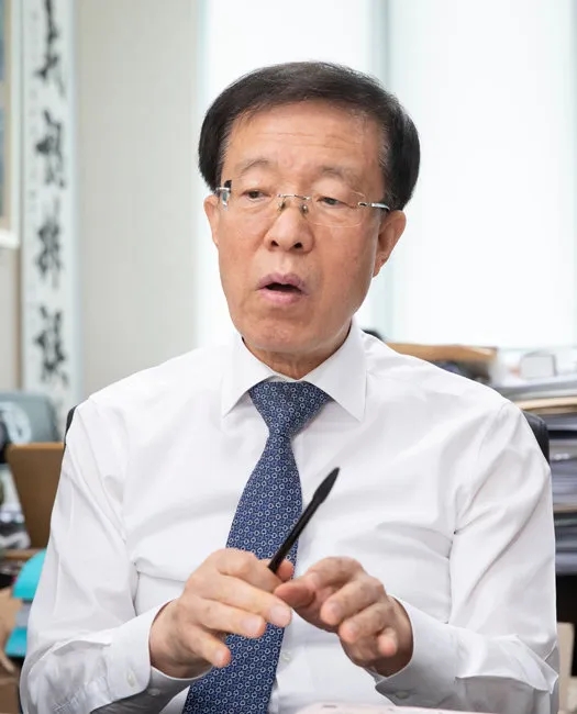 <b>국민통합</b>위원회 위원장 <b>이석연</b>, 법조인에서 <b>통합</b>의 상징으로