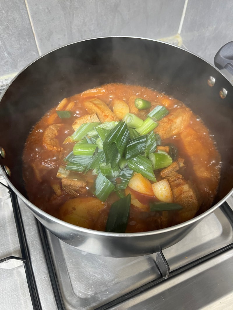 매운 돼지갈비찜 간단 레시피 시판양념 활용 초간단 레시피
