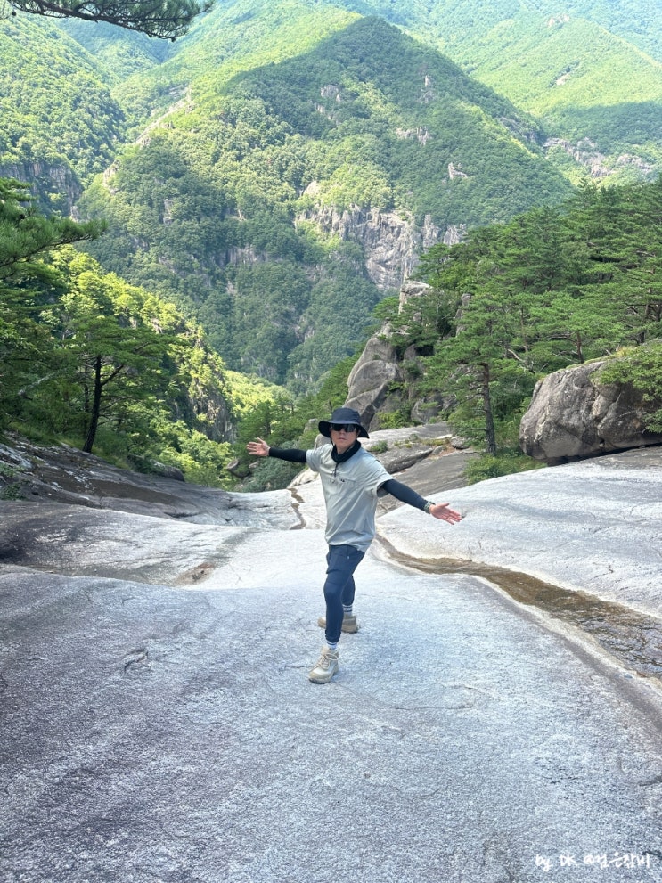  폭염 속 한국의 장가계 베틀바위와 마천루를 경유하는 두타산 등산코스 절대 무릉계곡으로 가지 마세요