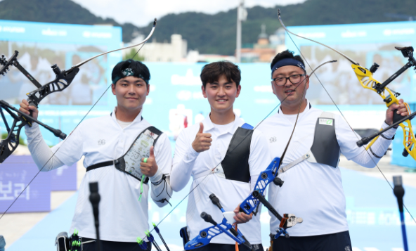  한국 양궁, 세계선수권 남자 단체 3연패! 김우진 통산 10번째 금메달 
