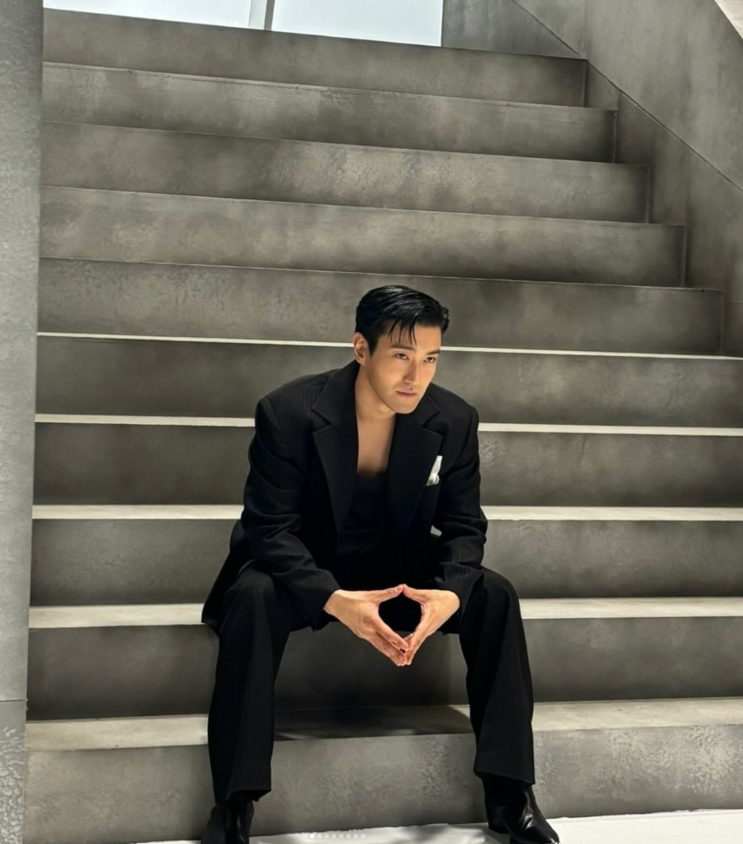 <b>트럼프</b> 측근 찰리 커크 사망에 “RIP”…SNS 추모 후 <b>삭제</b>