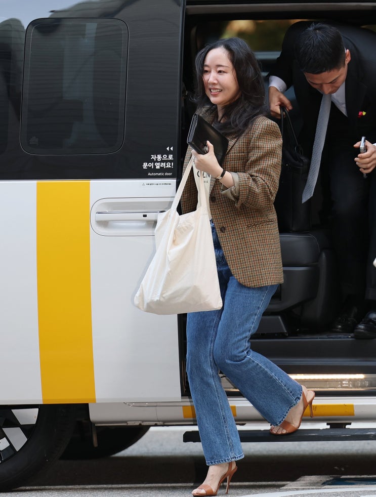 “260억 원 달렸다”… <b>민희진</b>, <b>하이브</b>와 풋옵션 <b>소송</b> 법정서... 