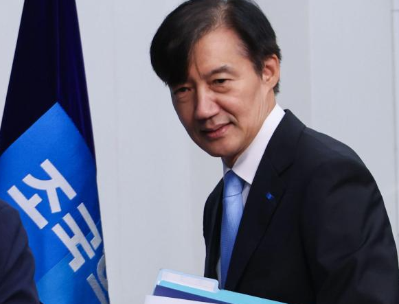 <b>조국</b>, <b>혁신당</b> <b>비대위원장</b>으로 복귀! 성 비위 논란 극복 가능할까?