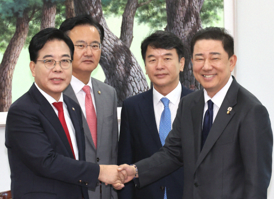 <b>김병기</b> 원내대표는 왜 이런 3대 <b>특검법</b> 개정에 합의했을까?