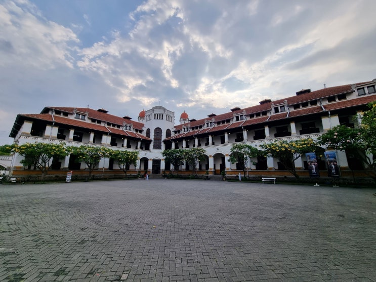 세마랑 라왕 세우(Lawang sewu)