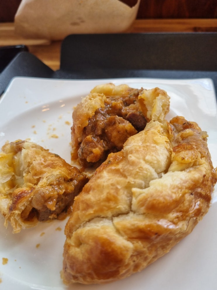  맛있는 향에 이끌려 나도 모르게 방문한 <웅파이> 망원본점