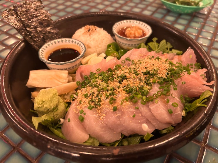  [회기역] 경희대학교 앞 청춘들의 레트로 해산물 맛집 술집 추천 <백수씨 심야식당 회기본점>