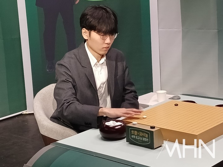 <b>신진서</b>, ‘<b>쏘팔코사놀</b>’ 첫 우승…9번째 세계 타이틀로 기록... 