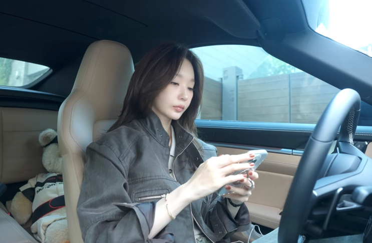  강민경, 같은 브랜드 자동차 두 대 소유 포르쉐 가격 합치면 무려 4억 원대?