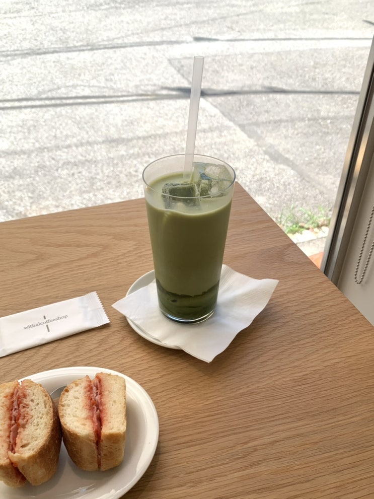  효창공원 카페 윗올커피샵 | 서울 인생 말차라떼 맛집