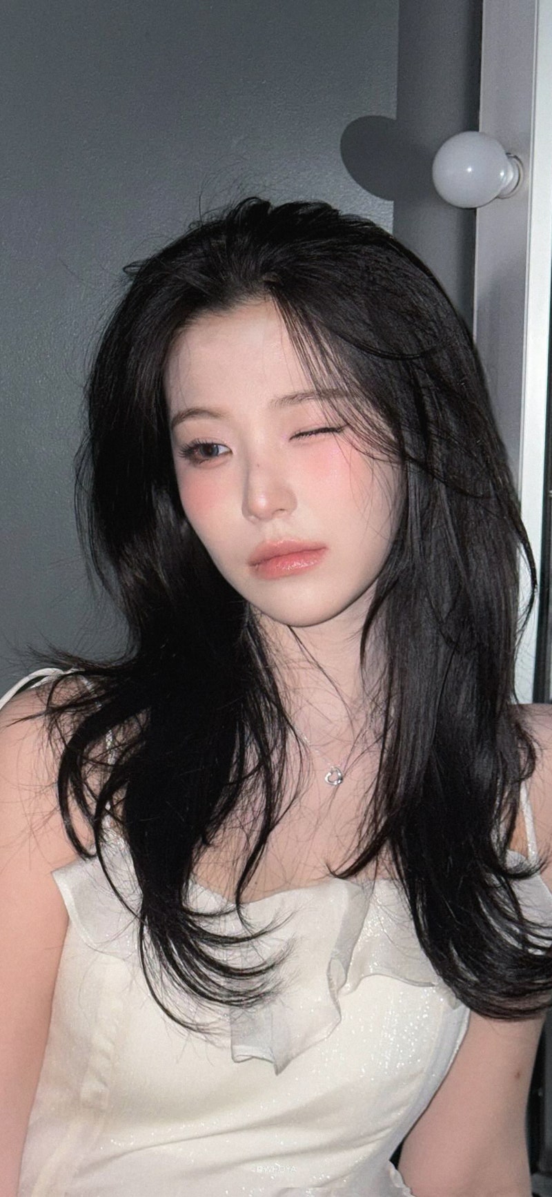 프로미스나인 백지헌 고화질 배경화면 / 백지헌 인스타 사복 사진