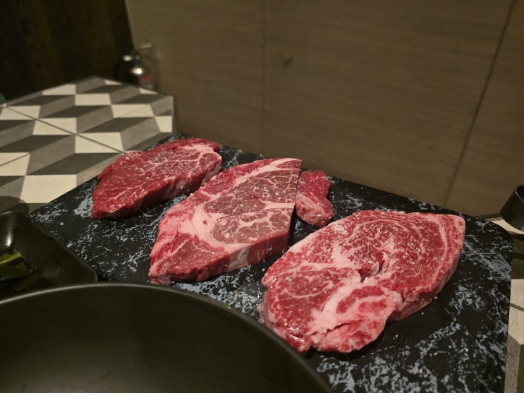  [내돈내산] 2번째 작성하는 강남역 소고기 구이 '창고43' 방문 후기 (룸, 볶음밥, 육포 위주 등)
