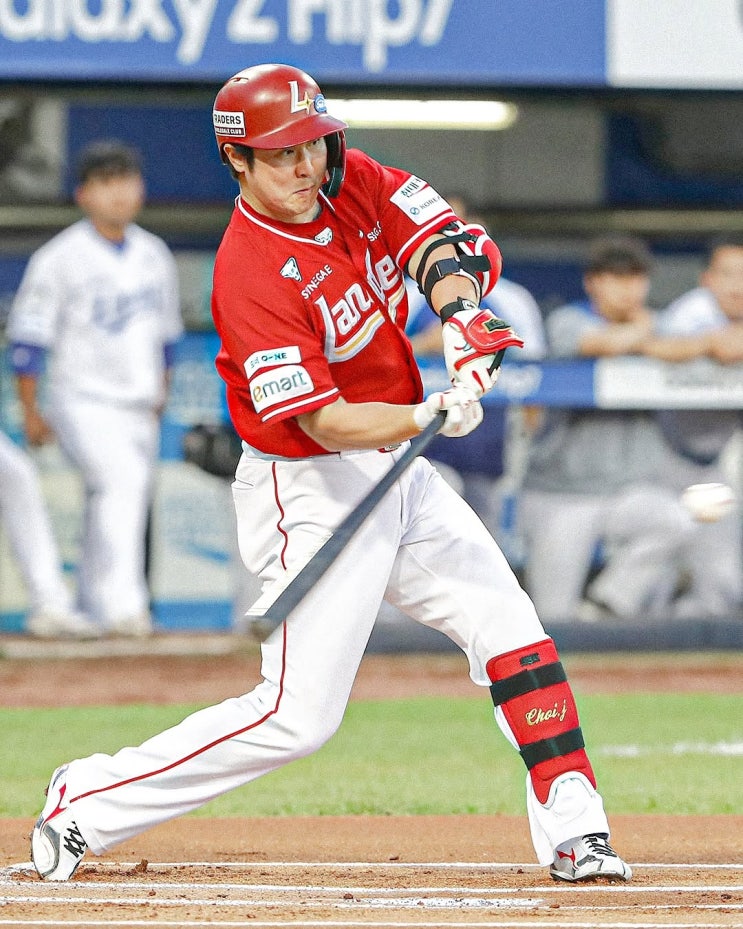 랜더스 <b>최정</b>, KBO 프로야구 역대 최초 10시즌 연속 <b>20홈런</b>... 