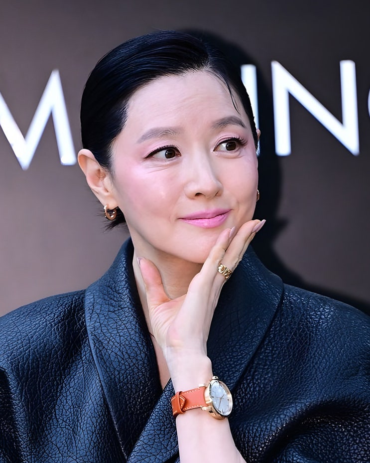  "4,200만원 시계보다" 더 화제였던 루이비통 행사 속 이영애 모습