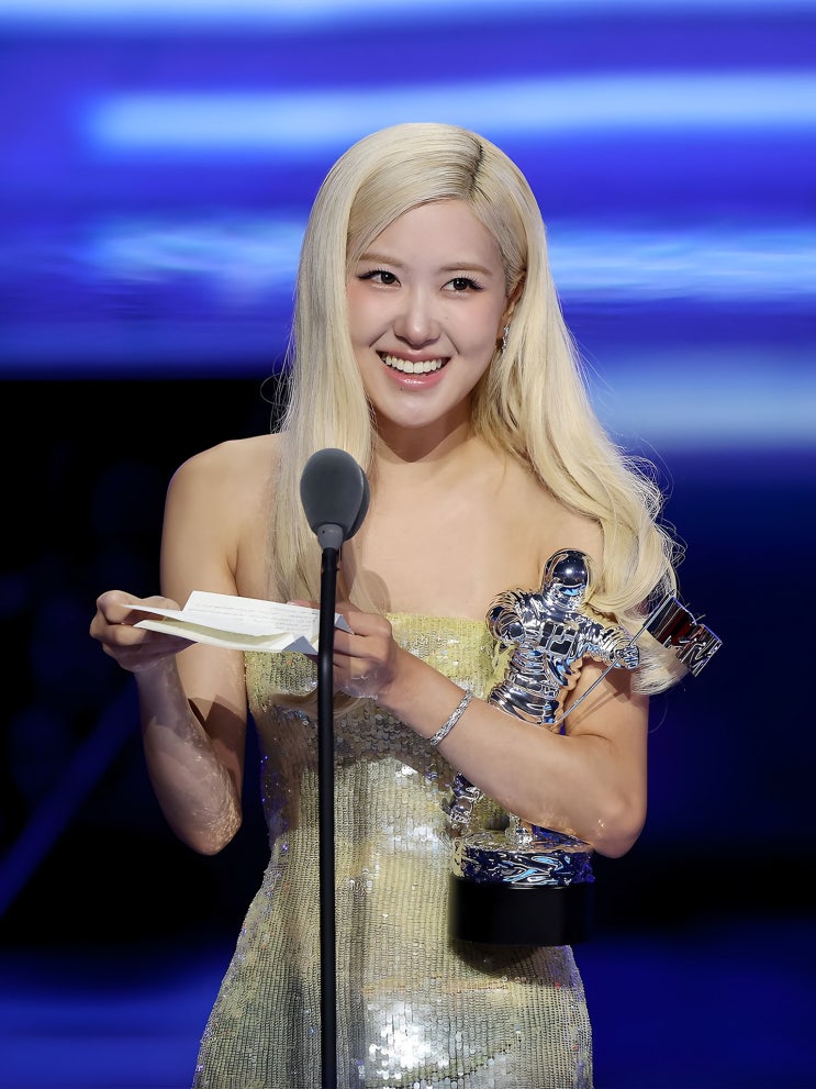  레드카펫 vs 애프터파티룩, 블랙핑크 로제 VMA 착장 완전 분석
