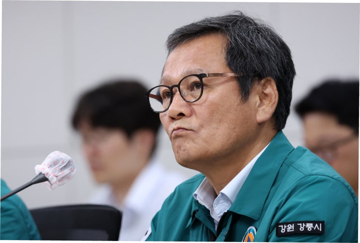 강릉시, 여론 조작 <b>논란</b>: <b>대통령</b> 방문 앞둔 맘카페 댓글 지시... 