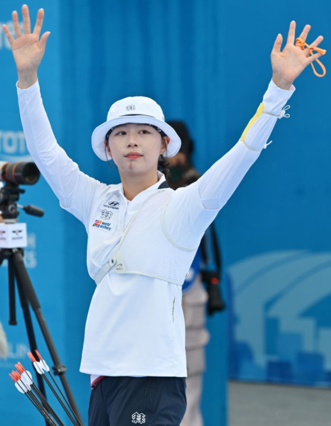 1위 <b>임시현</b> '충격패'…금은동 싹쓸이 무산, <b>안산</b>-<b>강채영</b> 4강... 