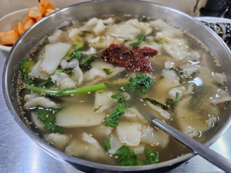  부산 동래시장 자매분식 칼국수 맛집 _ 20년 전 고등학생이 벌써 중년